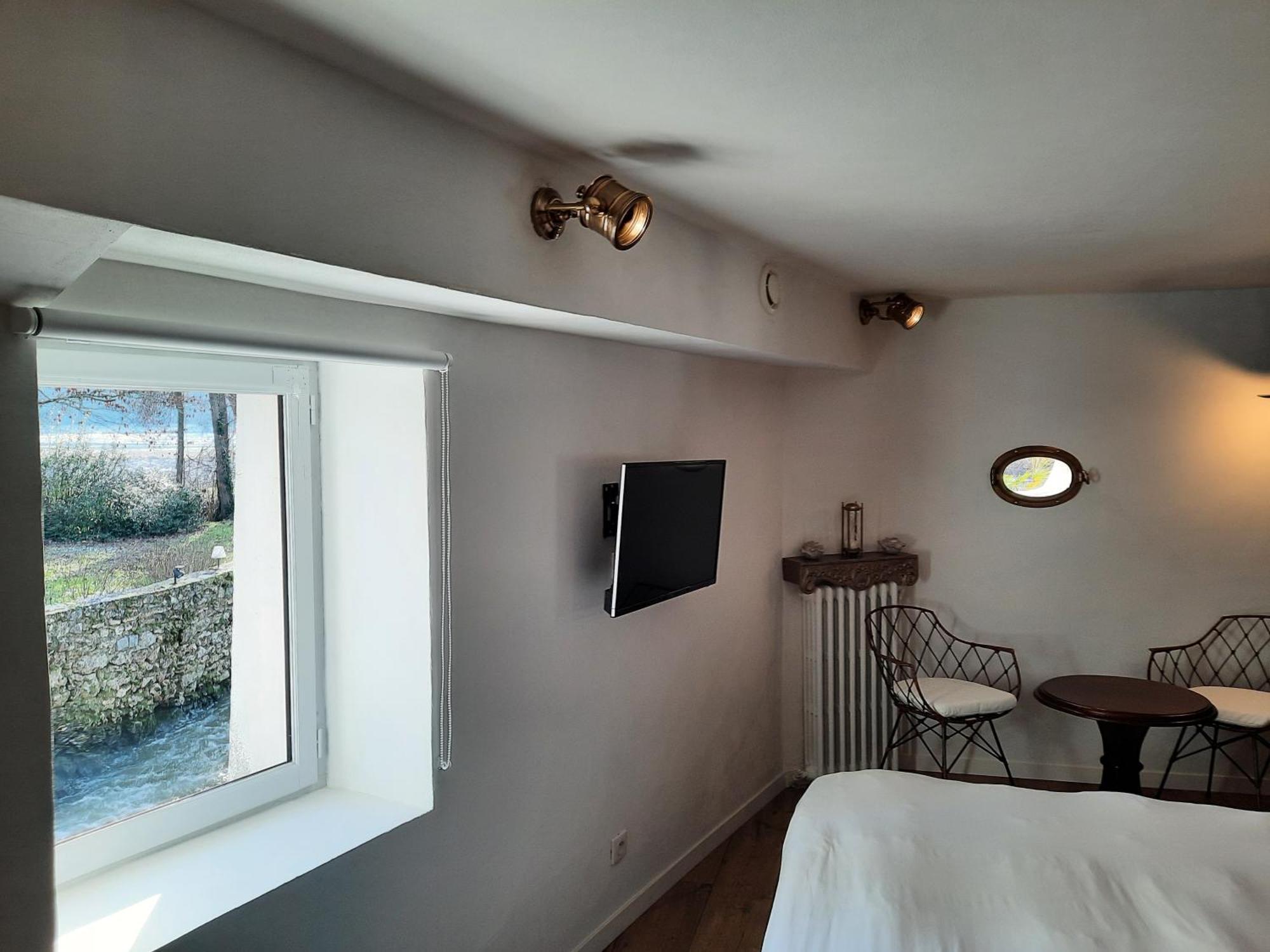 Charme Au Fil De L'Eau Hotel Vendieres Bagian luar foto