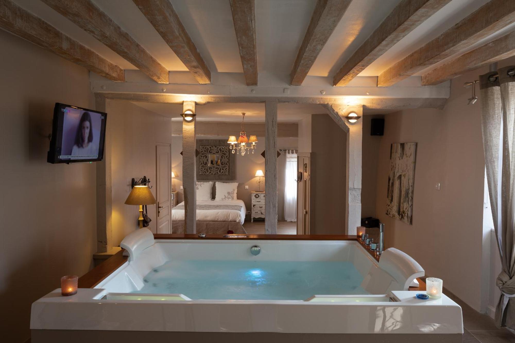 Charme Au Fil De L'Eau Hotel Vendieres Bagian luar foto