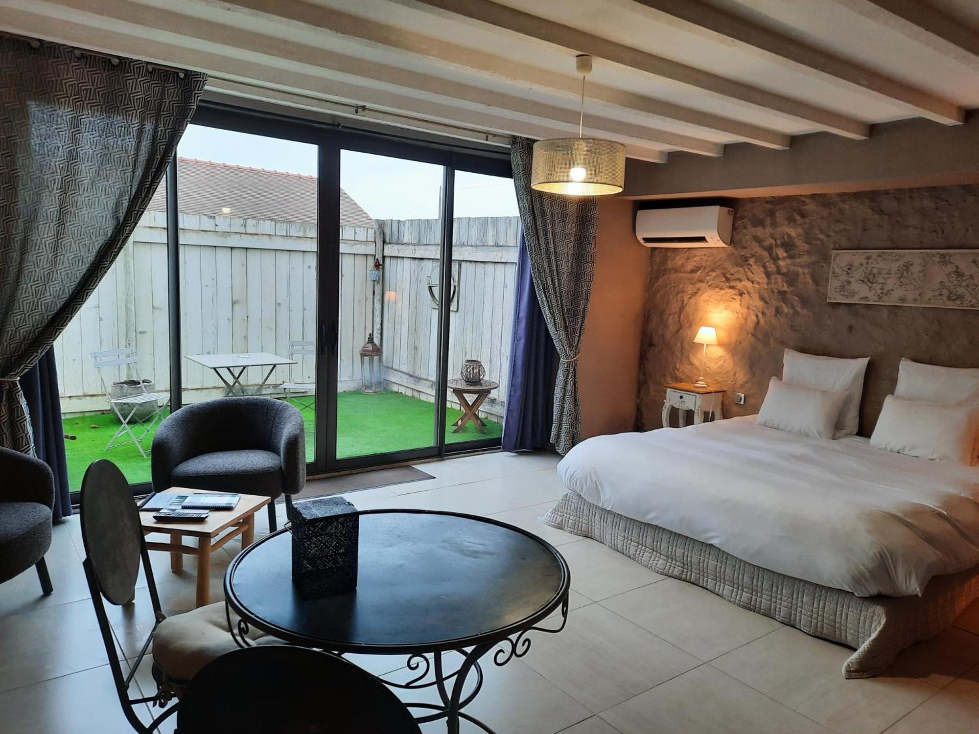 Charme Au Fil De L'Eau Hotel Vendieres Bagian luar foto
