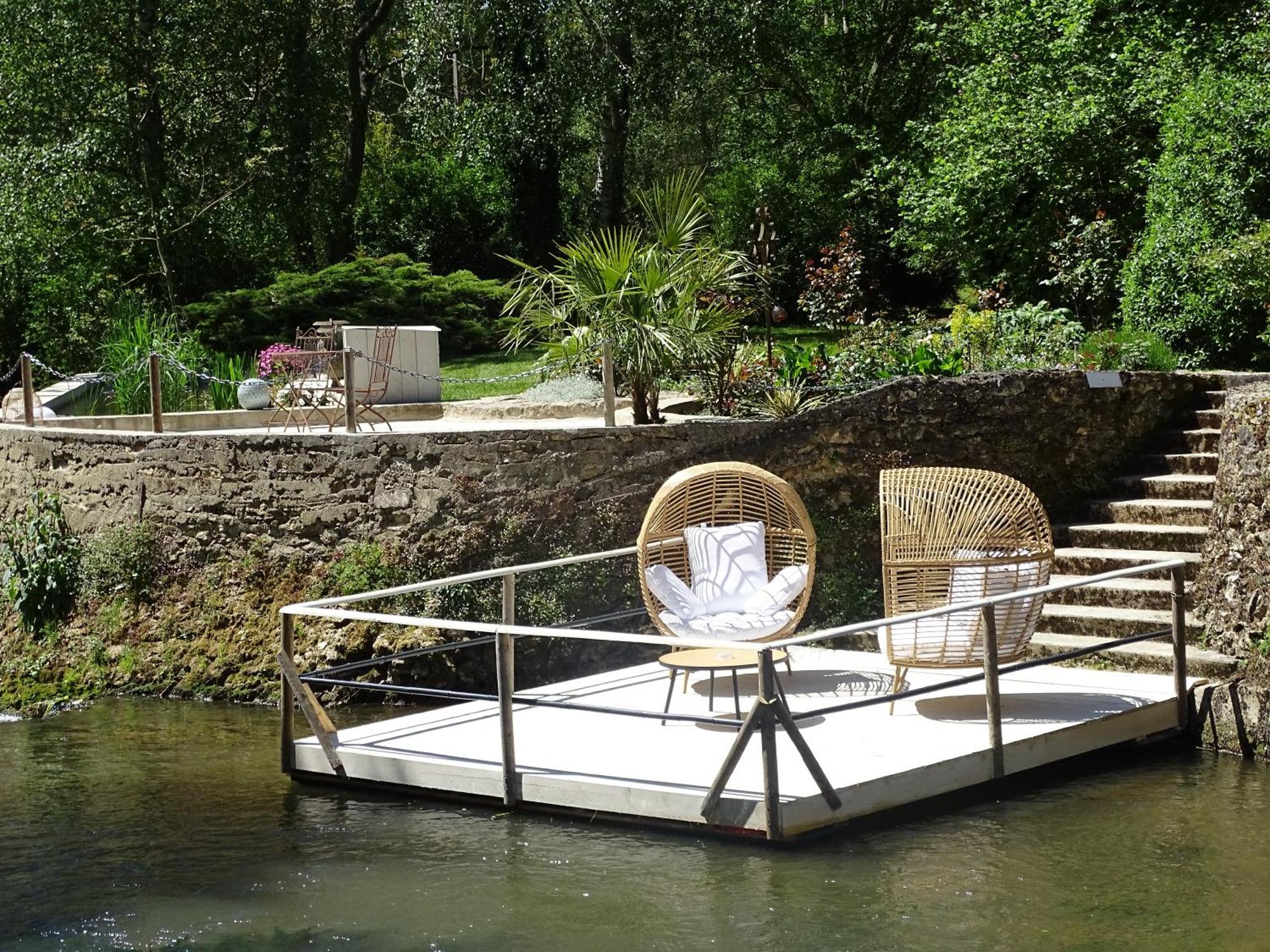 Charme Au Fil De L'Eau Hotel Vendieres Bagian luar foto