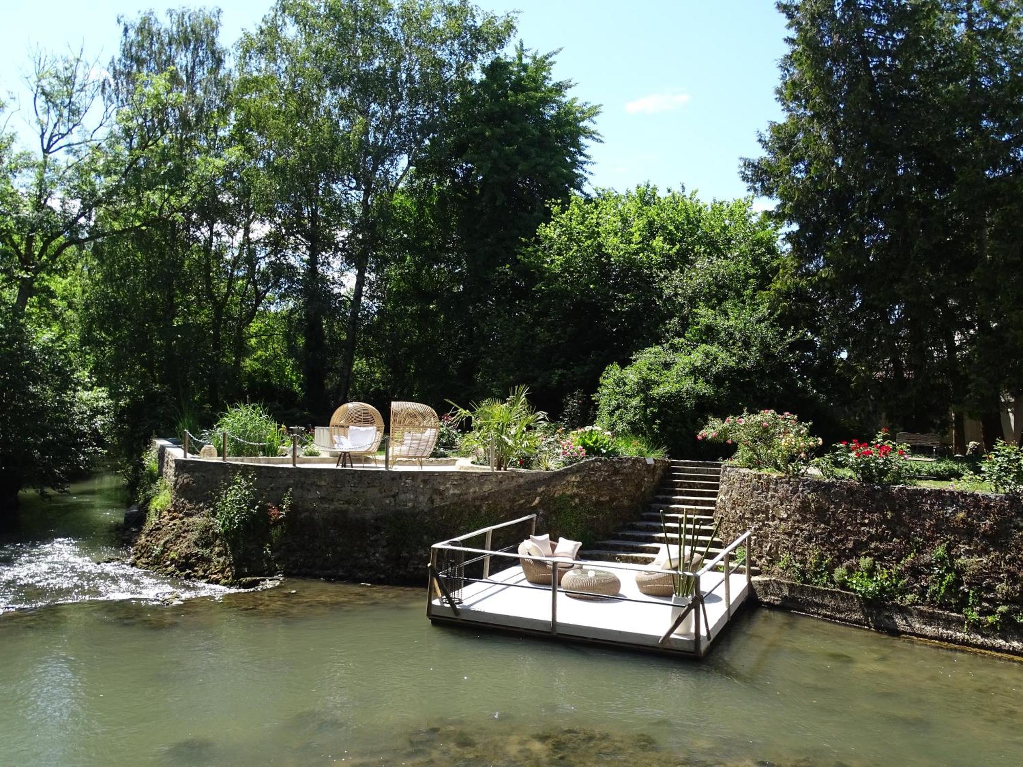 Charme Au Fil De L'Eau Hotel Vendieres Bagian luar foto