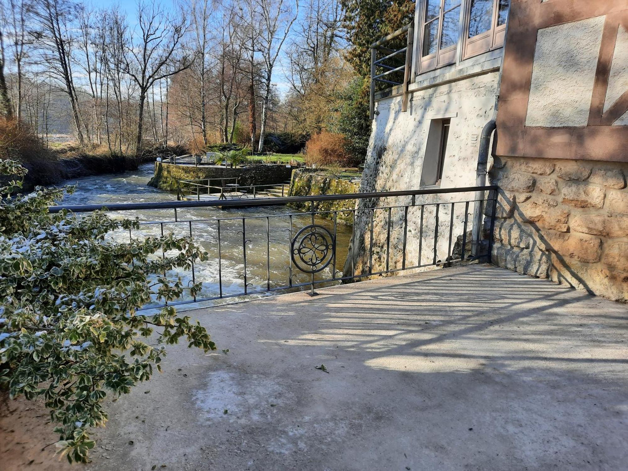 Charme Au Fil De L'Eau Hotel Vendieres Bagian luar foto